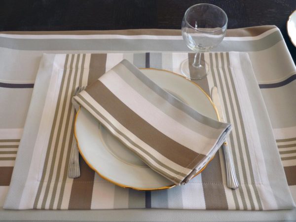 set de table rectangulaire tissu marron beige