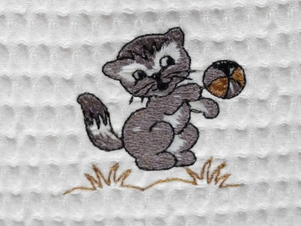 Bavoir en nid d’abeille broderie Chaton