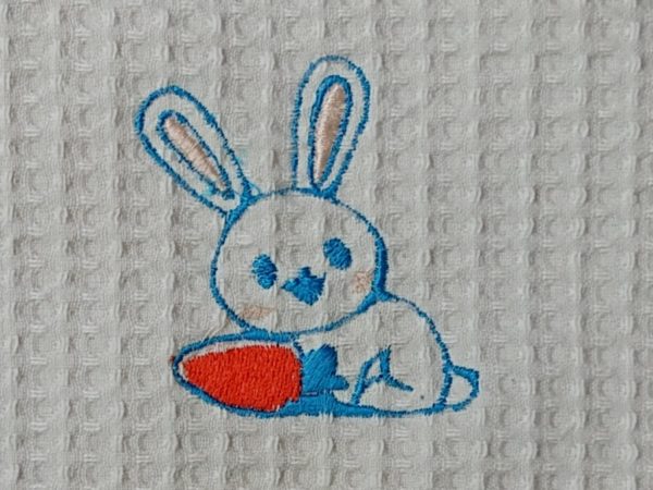 Bavoir en nid d'abeille broderie Lapin garçon – Image 2
