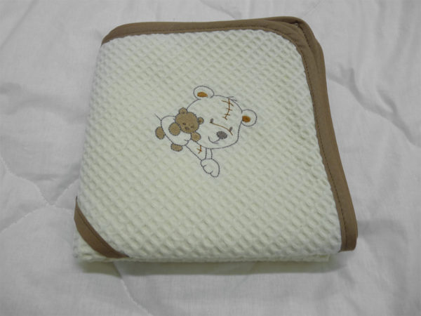 Cape de bain bébé en nid d’abeille broderie Ourson
