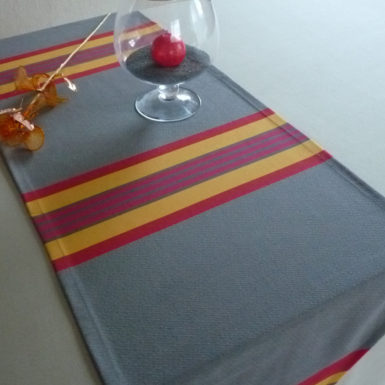 Chemin de table en coton rouge et gris PUIVERT