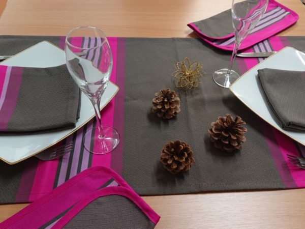 Chemin de table en coton gris et fushia PUIVERT – Image 2