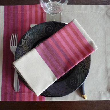 set-de-table-tissu-rouge-authentique