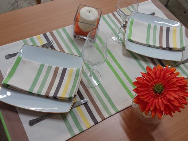 Chemin de table en coton vert pistache CAMON