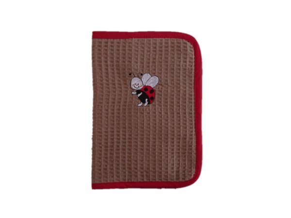 Protège carnet de santé en nid d'abeille mastic broderie coccinelle