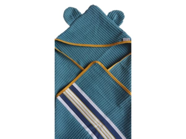 Cape de bain bébé en nid d'abeille bleu avec oreilles